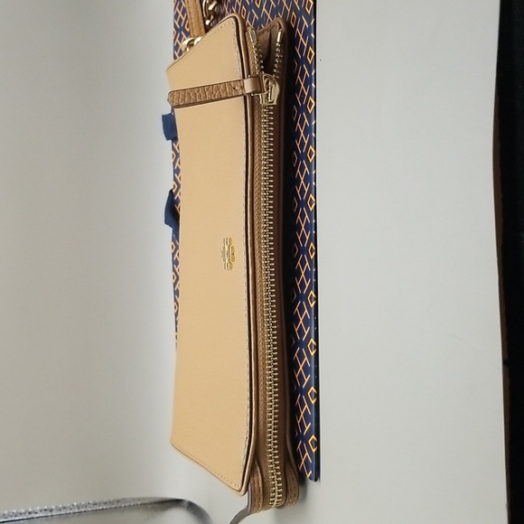 Tory Burch Mercer Pebbled Leathe zip top Crossbody - Picture 3 of 6